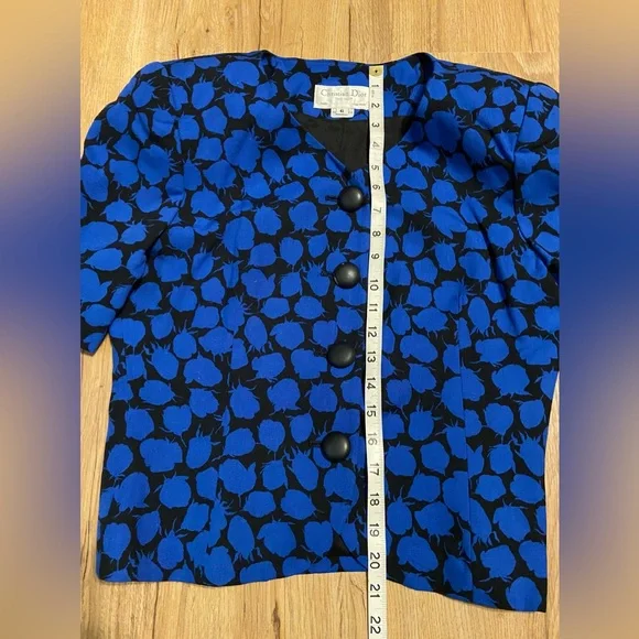 CHRISTIAN DIOR Vintage Jacket: excellent condition.Hidden seams & shoulder pads - Picture 7 of 13